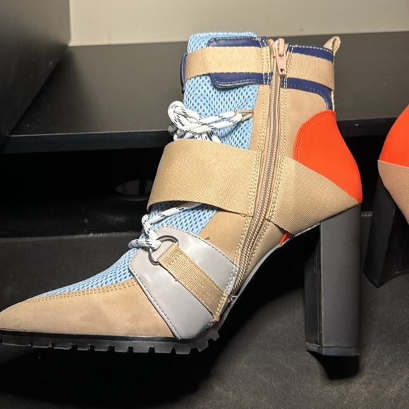 NWOT Steve Madden Illusion Boots - Picture 9 of 14